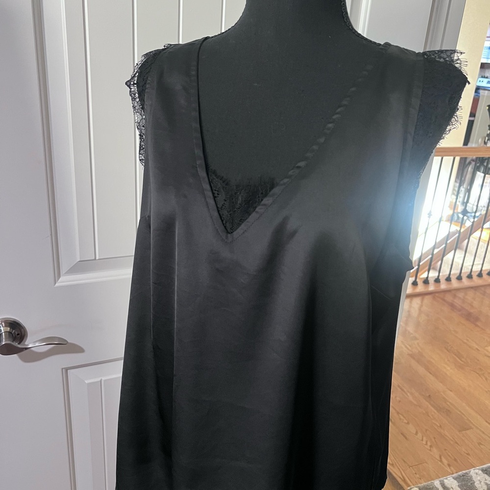 SHEIN Black Sleeveless Top with Lace Detail